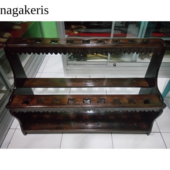 

Jagrak Blawong Keris Isi 18 Ukir Minimalis Kayu Jati antik