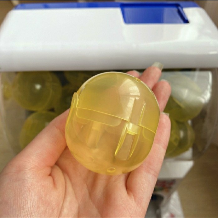 - Mini Gachapon Toy Machine