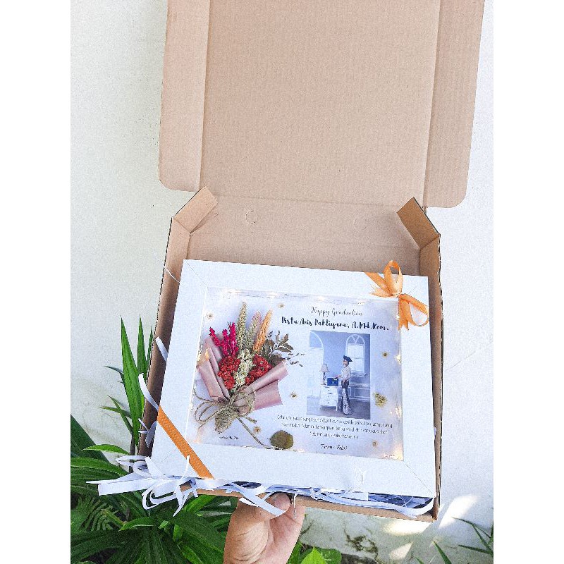 Gift Box Hampers Kado Wisuda Flower Frame Ukuran 6R 3D Memakai Lampu Kado Wisuda Kado Pernikahan Gra