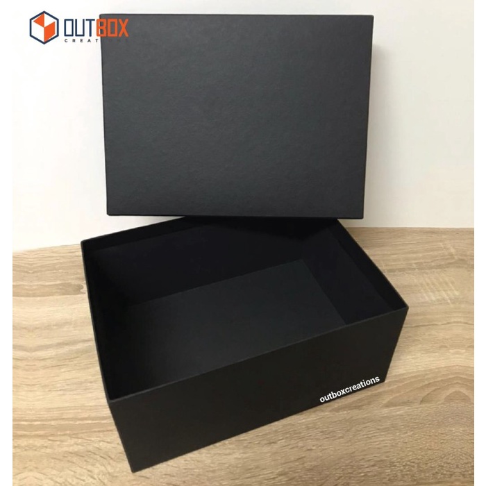 

Box kado hitam