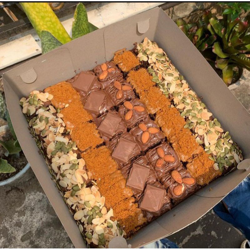 

Brokies- Brownies fudgy topping premium 20*20