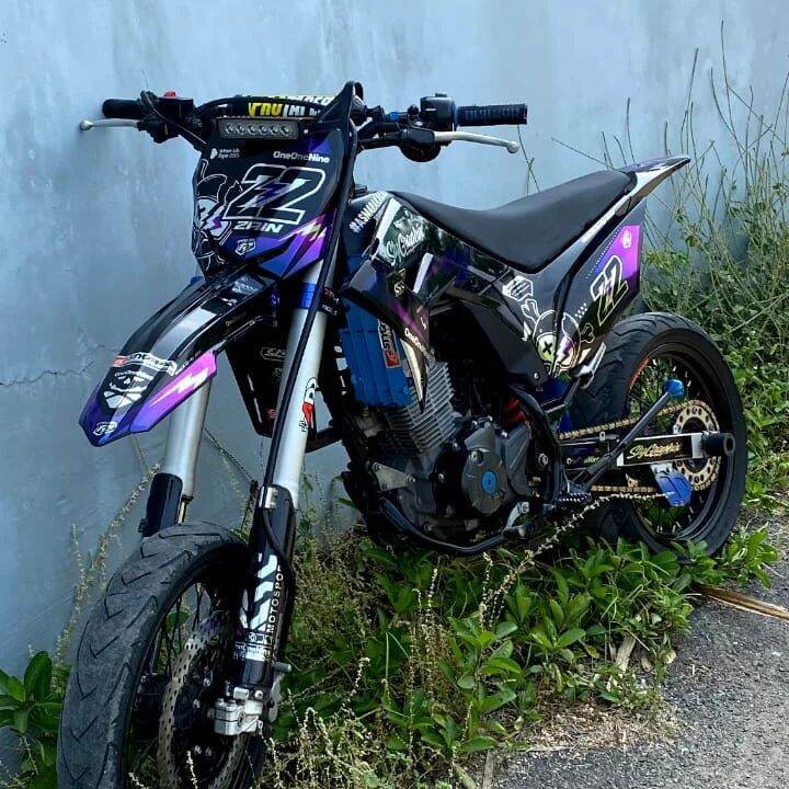Honda Crf 150 L hitam decal Stiker glossy motif helm |Tengkorak | Supermoto