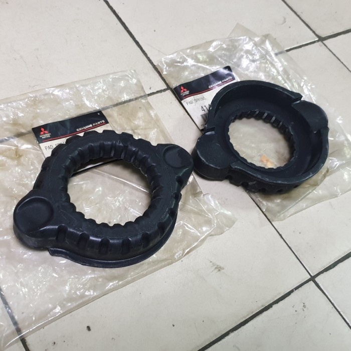 Karet Per Belakang Pad Spring Asli Mitsubishi Outlander