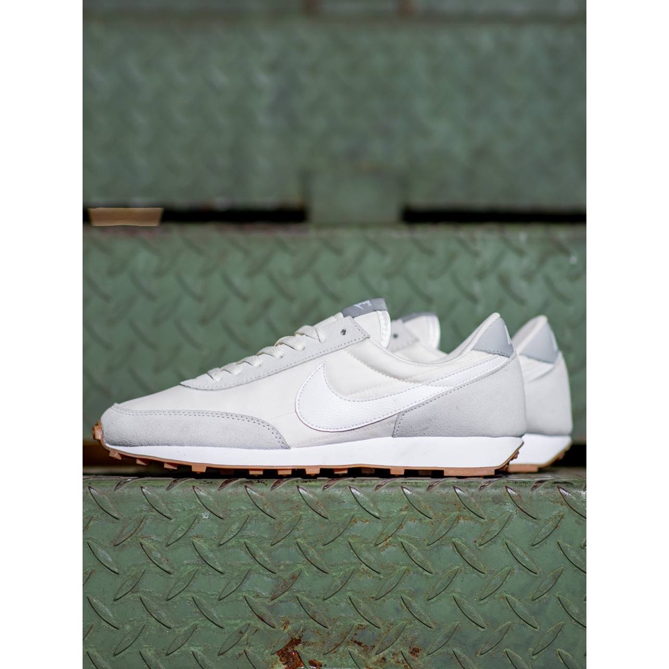 NIKE DAYBREAK FULL WHITE GUM ORIGINAL 100% - NIKE ORIGINAL - SEPATU NIKE DAYBREAK ORIGINAL 100% - SE