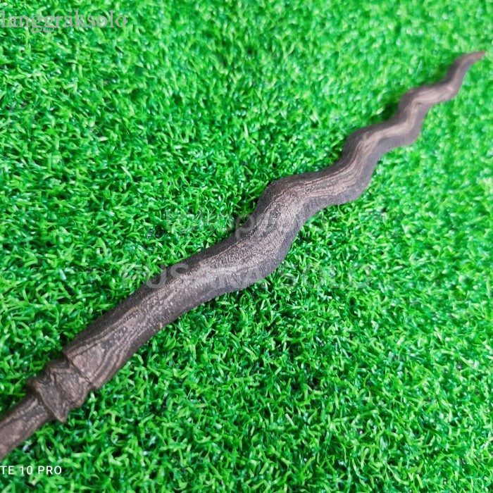 

termurah PUSAKA TOMBAK LUK 9 ASLI TUA KUNO PAMOR BAGUS