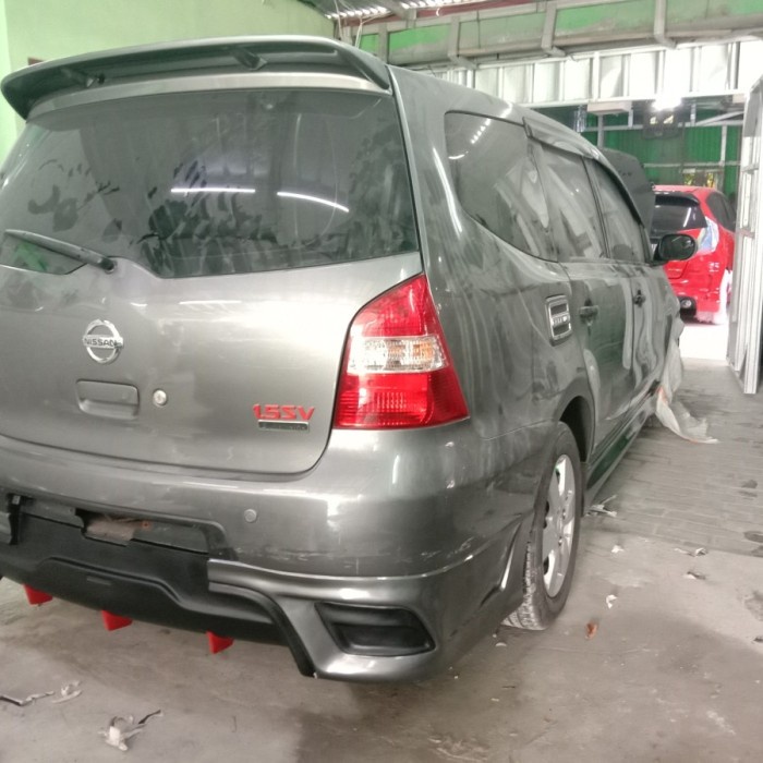 bodykit belakang livina model yaris 

