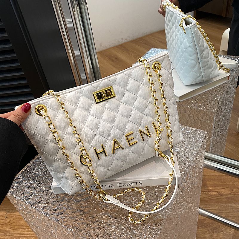 Large capacity bag for women