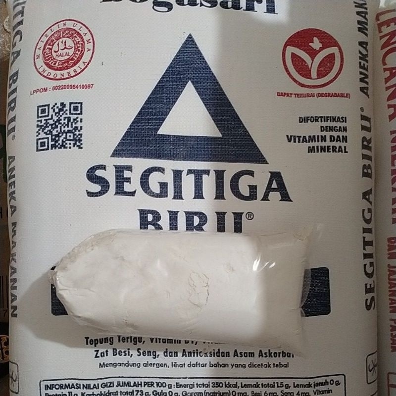 

Terigu Segitiga Repack Setengah Kilogram