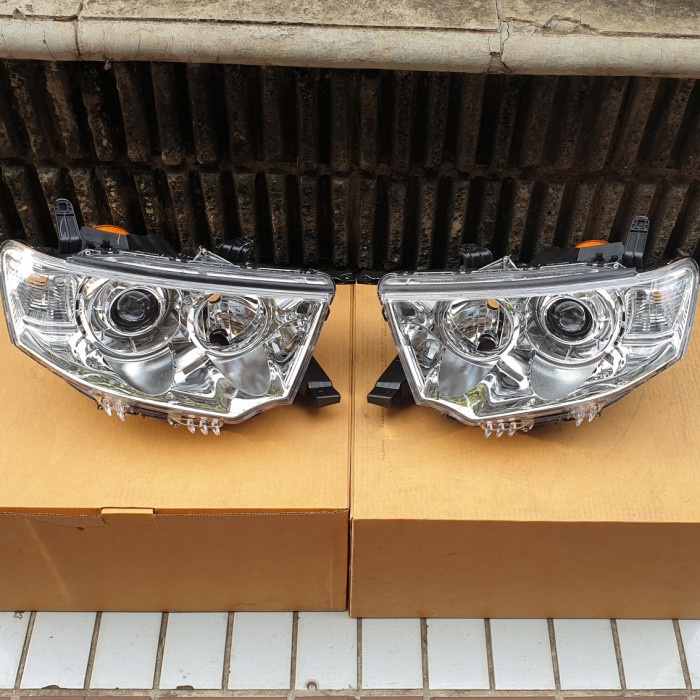 Headlamp Lampu Depan HID Asli Mitsubishi Pajero Sport Dakar - KIRI