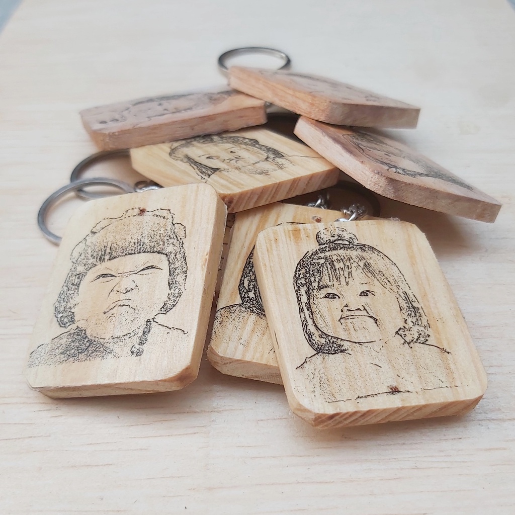 Gantungan kunci lukisan foto sketsa mediia kayu SEGI 4