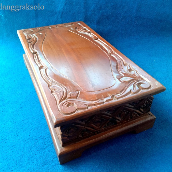 

Kotak Penyimpanan Perhiasan Dan Benda Pusaka Kayu Jati Ukir Jepara murah