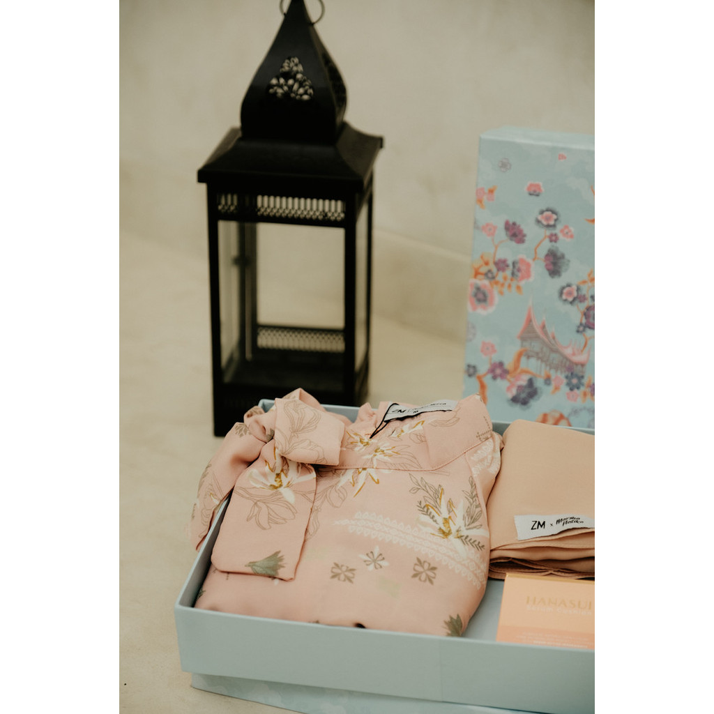 

ZM Zaskia Mecca - Bisy Gamis Set Hampers - Ramadhan Hampers - Blush, S
