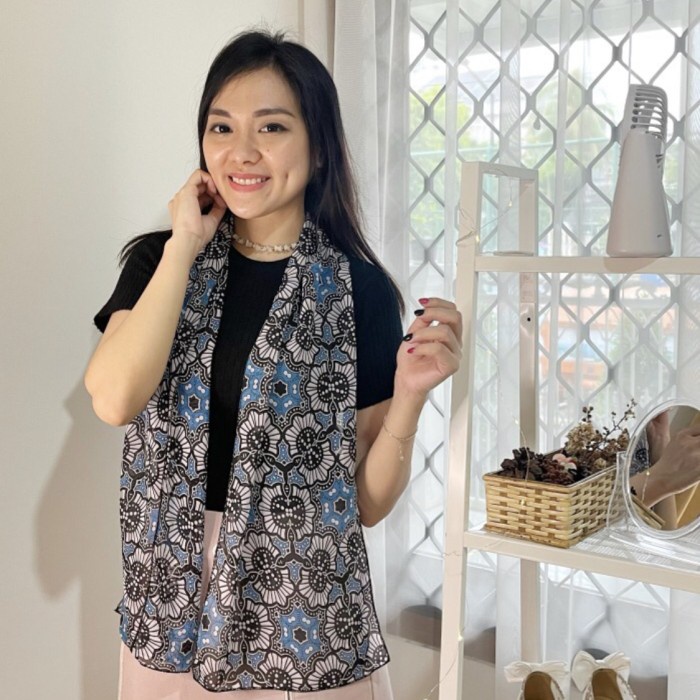 [SO59] Syal bunga biru | syal batik | syal casual