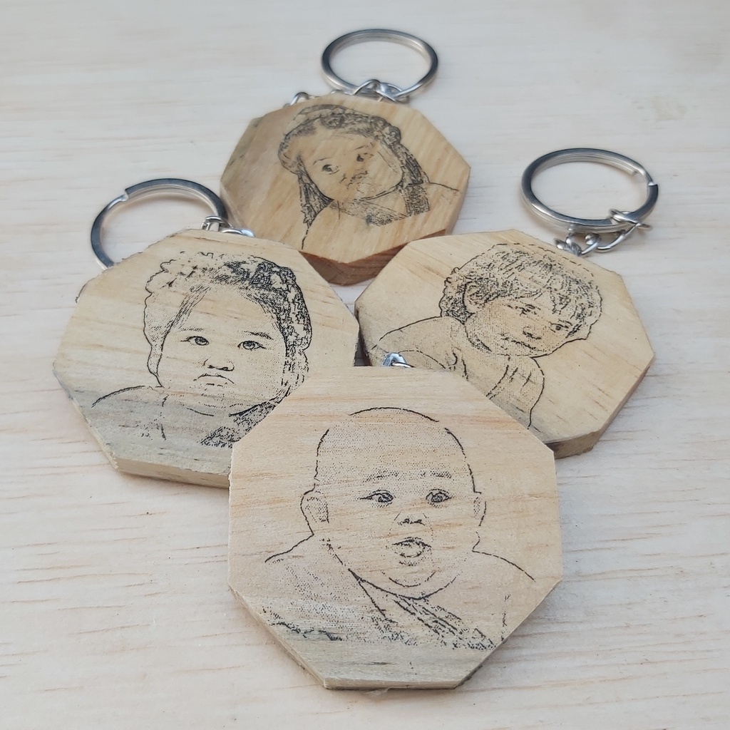 Gantungan kunci lukisan foto SKETSA mediia kayu SEGI 8