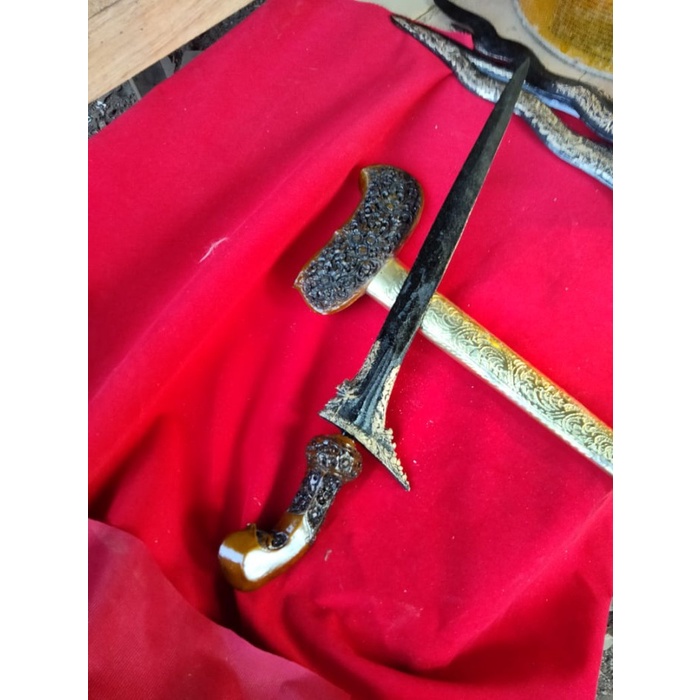 

keris naga raja kamarogan sempaner kinatah lengkap dengan warangka gay