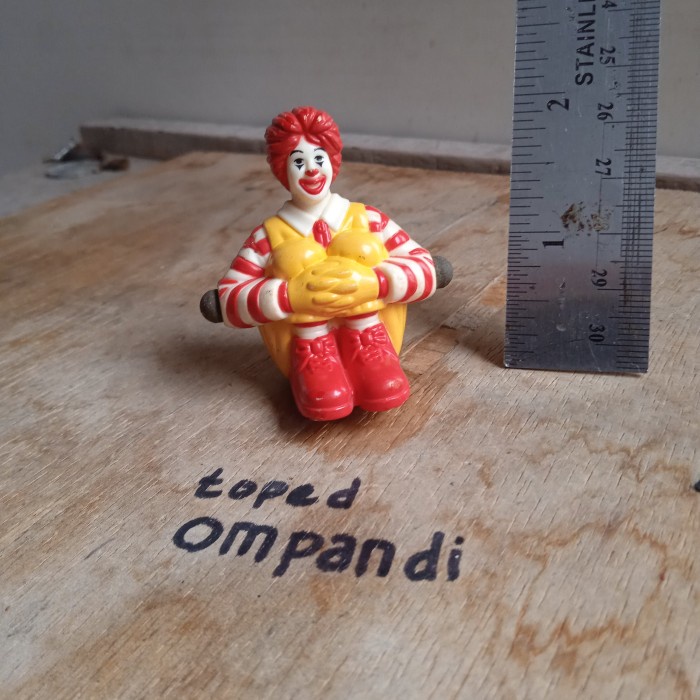 Toy Loose figure Ronald duduk McDonalds Mainan Anak