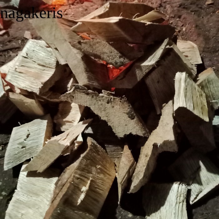 

arang mentah/kayu bakar 1 kg laris