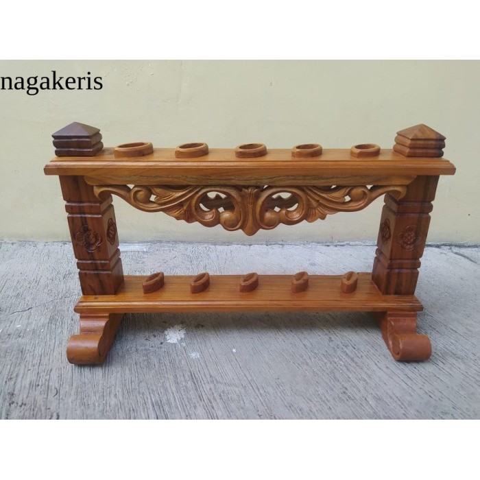 

Jagrak keris Bahan kayu jati Ukiran minimalis Isi 5 keris Finising plituran terlaris murah