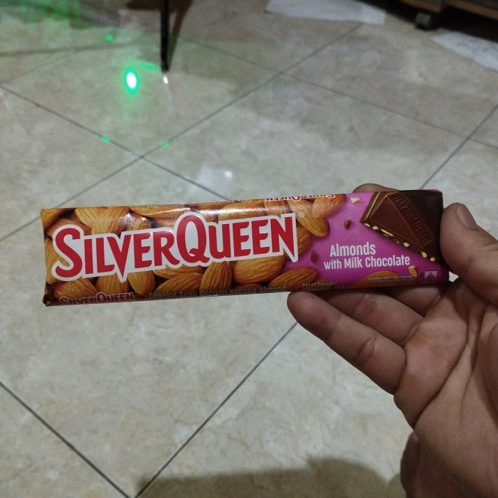 

Coklat Silver Queen Almond 55gr