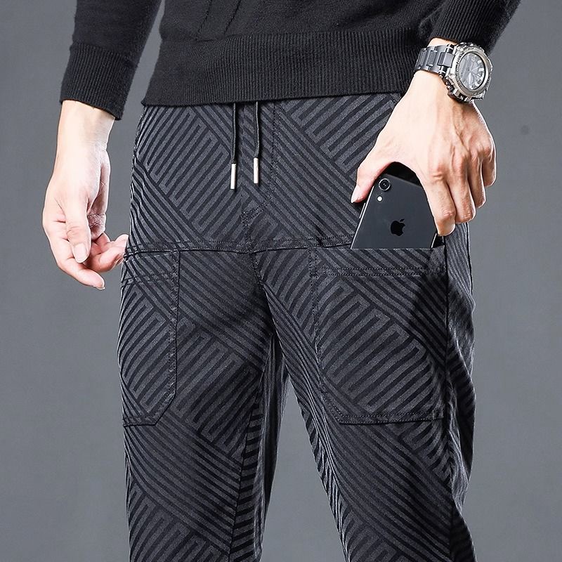 Men's loose fitting straight leg versatile pants