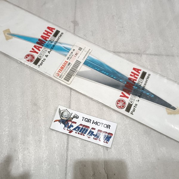 striping sticker stiker polet cover side sambungan body belakang kanan bawah ori original yamaha 44d