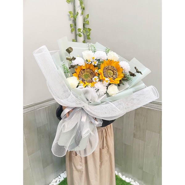 Dandelion Secret - (READY STOCK) Hugable bouquet mix flowers Sunflowers daisy mint bouquet bunga maw