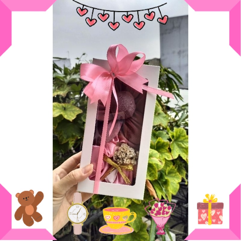 

HAMPERS BAYI ANAK MUDA REMAJA PACAR ISTRI BIKIN ROMANTIS ANNIVERSERY/ Hampers Hijab/Jilbab Segi Empat + Scunchie + Buket Edelweis Mini /Hampers Lebaran /Kado Ulang Tahun Cewek Gift Box / ULTAH LAHIRAN WISUDA JADIAN