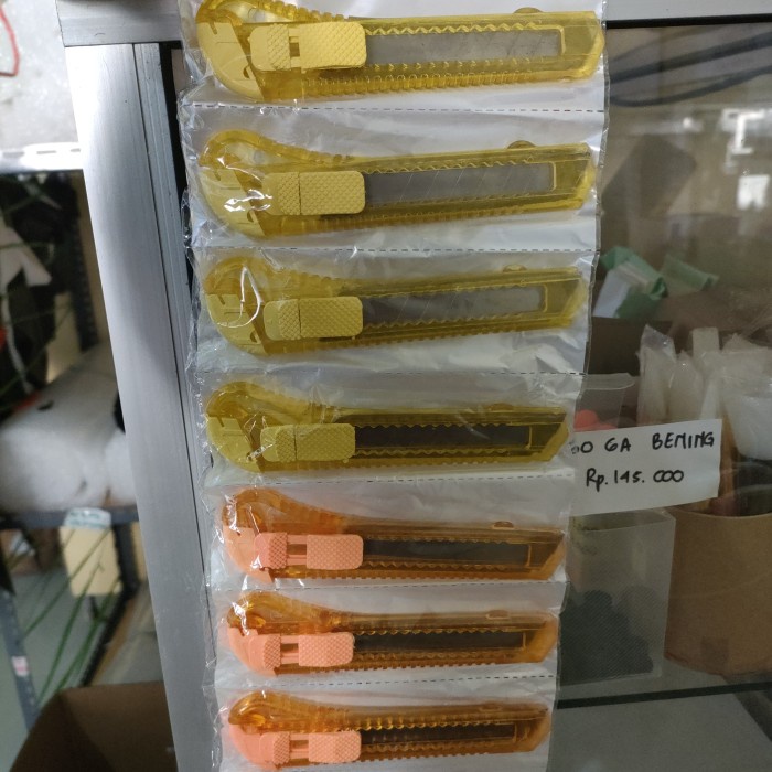 

Pisau Cutter Ukuran Besar 18mm / Transparan Warna Warni Cuter