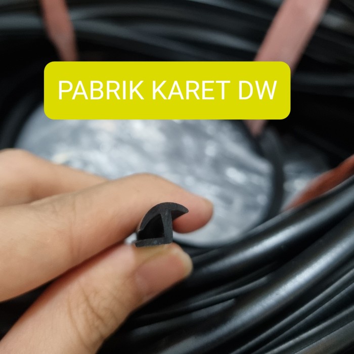 KARET LIST BODY KIT  KARET LIS FENDER  SPAKBOR BESAR HITAM KILAP HARGA PER 1 METER