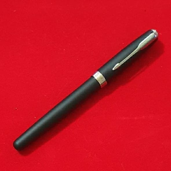 

PRODUK TERLARIS Pen Parker Sonnet Matte Black CT Roller Ball