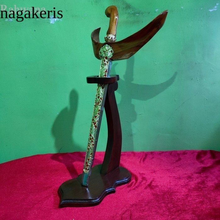 

Stand Jagrak Keris Minimalis Polosan Ter Isi 1 Kayu Jati Antik terbaru