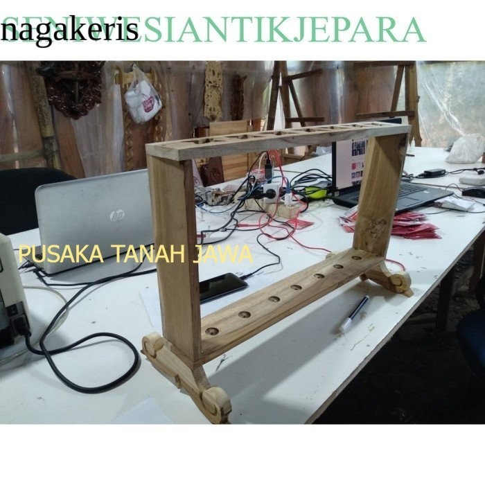 

GROSIR Jagrak keris minimalis kayu jati antik murah terlaris