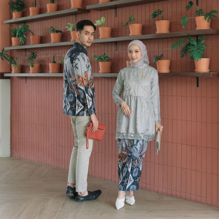 

NEW NK BATIK Couple Set Kebaya Kutu Baru Inara Abu abu Jumbo - Kebaya & rok, Custom