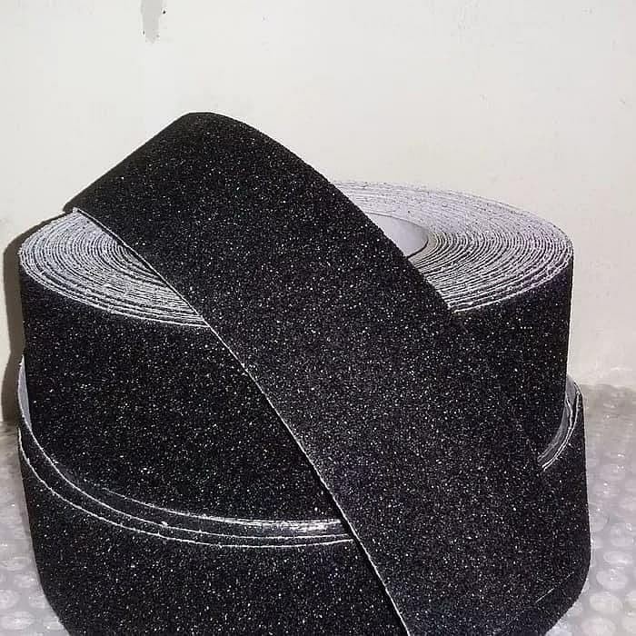 

Lakban Anti Slip Tangga / Safety Walk di Jual per 2" x 10 CM -FN10