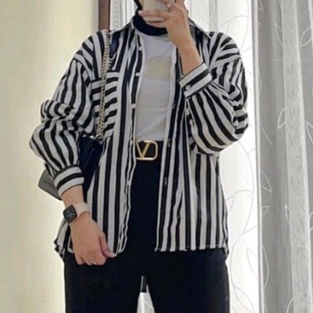 kemeja salur stripe garis garis hitam putih baju wanita motif casual
