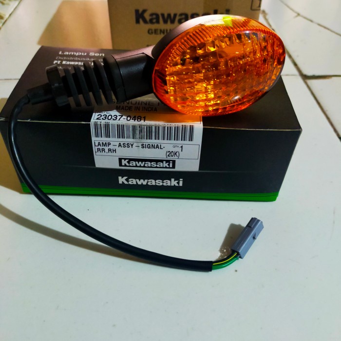 lampu sein belakang kanan w175