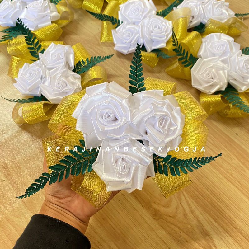 

GARANSI PITA HANTARAN / pita jumbo pita satin pita gliter pita siap tempel pita murah pita besar pita cantik seserahan