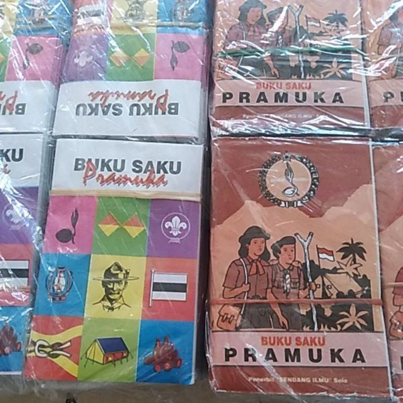 

Buku saku Pramuka cover baru / lama