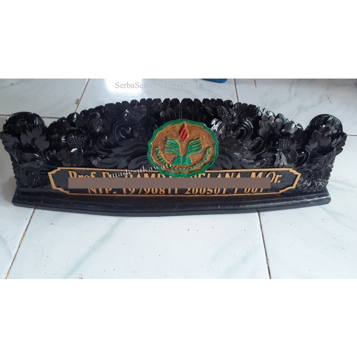 

Papan nama meja nameplate kayu ukir bali lambang hakim Termurah