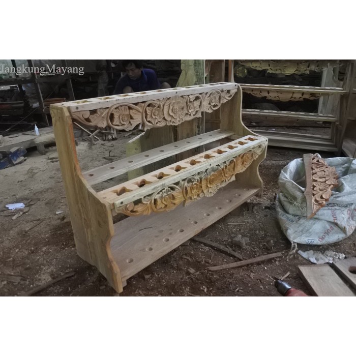 

jagrak keris ukir isi 20 bkn keris megantara sengkelat sabuk intan antik