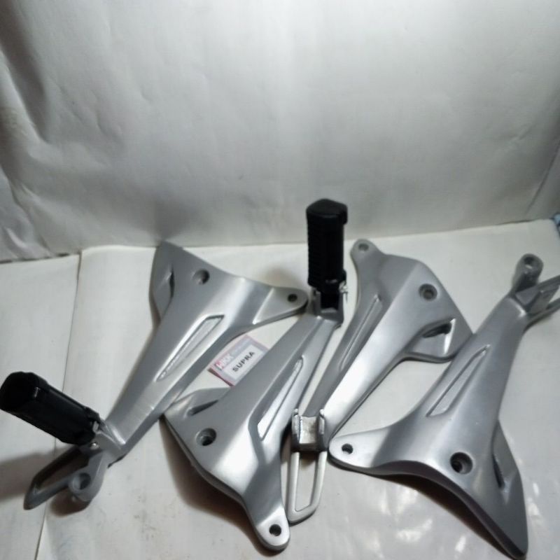 Power footstep dudukan step belakang Supra x 125 old power Supra x 125 lama Rossi variasi & sparepar