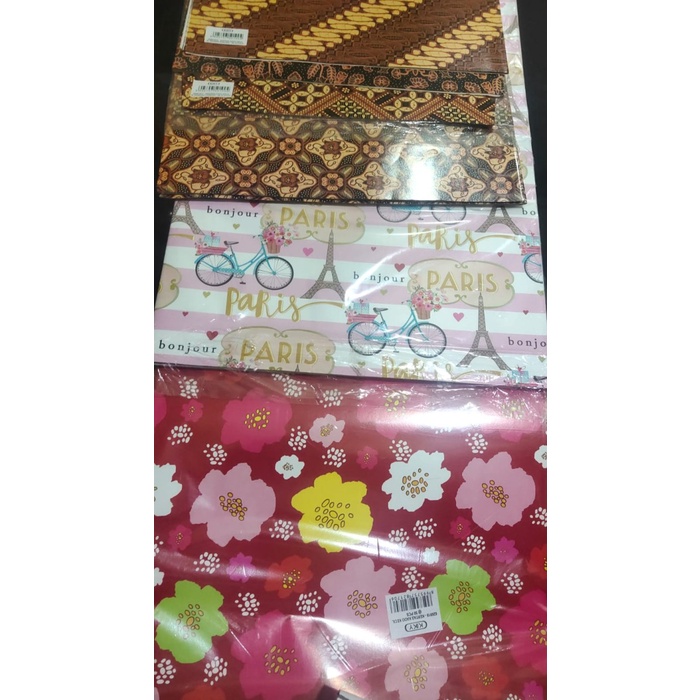 

Kertas Kado Motif Batik sama Bunga Merk Kiky Per Pak isi 50 Lembar