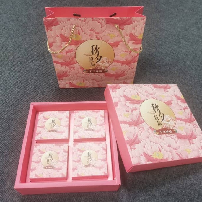 

box mooncake isi 4 sakura pinky