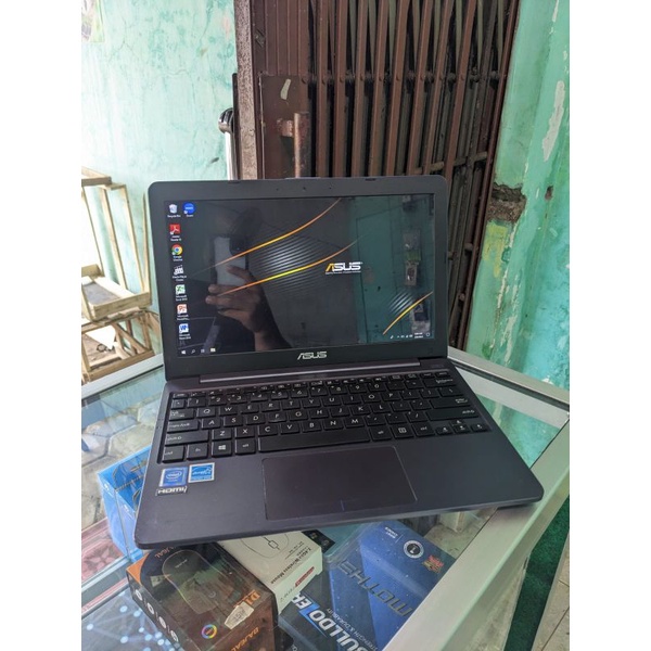 ASUS E203NAH