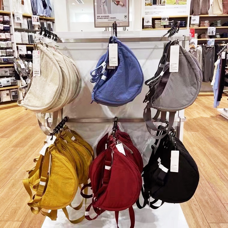 READY Uniqlo Waistbag Tas Selempang Bahu Ala Uniqlo half Moon Waist Bag Tas Selempang Bahu Mini