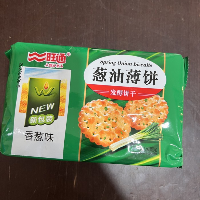 

Cemilan biskuit daun bawang cong you bao bing 葱油薄饼 - Bawang