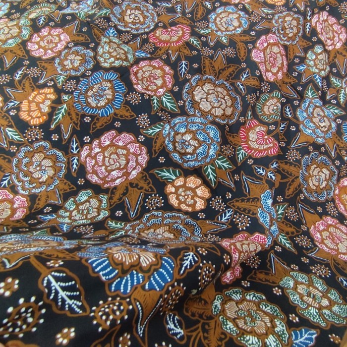 kain batik tulis motif bunga colet warna dasar hitam