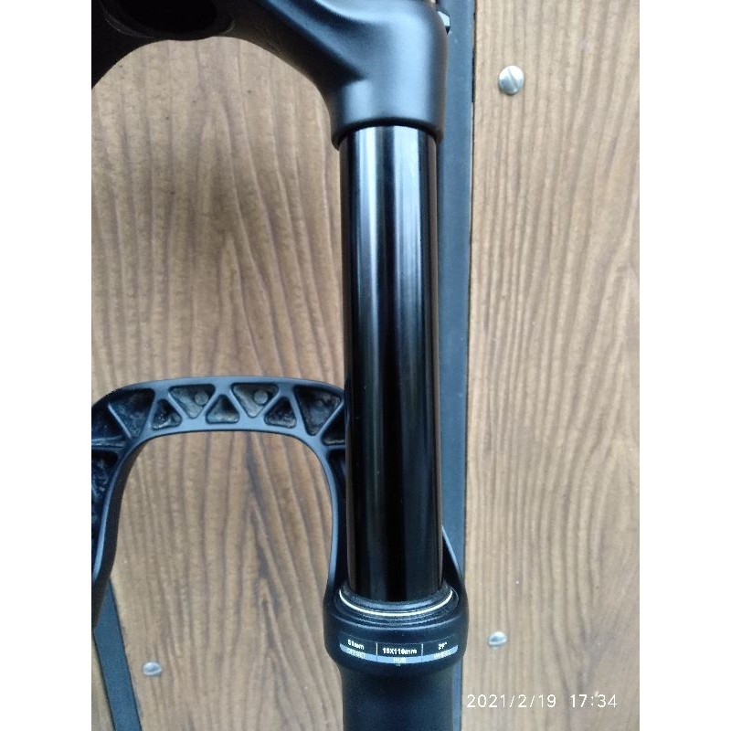 RockShox Yari RC Fork Suspensi MTB 29er Travel 160 mm 160mm Boost DebonAir Trail Enduro Downhill