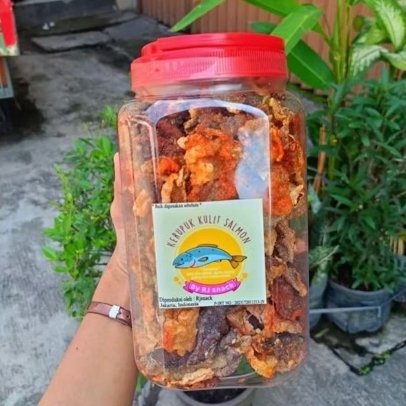 

Kerupuk Kulit Ikan salmon Rasa Spicy Toples Jumbo 250gr Cemilan Kriuk Sehat Murah