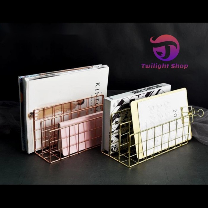 

Larissa_ Rak Buku Majalah Book Holder Office Organizer Rak Serbaguna - Rosegold
